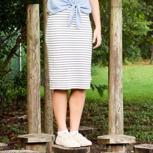 Horizontal striped knee-length pencil skirt